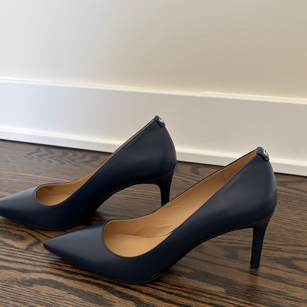 MICHAEL Michael Kors Navy Pointed Heels - Picture 5 of 10